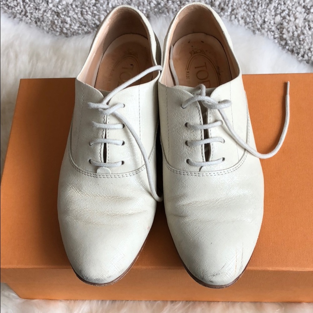 Tod’s lace up in cream